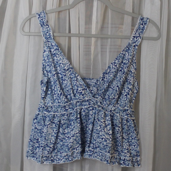 Tops - Women's unbranded Blue Boho Style Floral Sleeveless Cropped Top In Sz(L)
